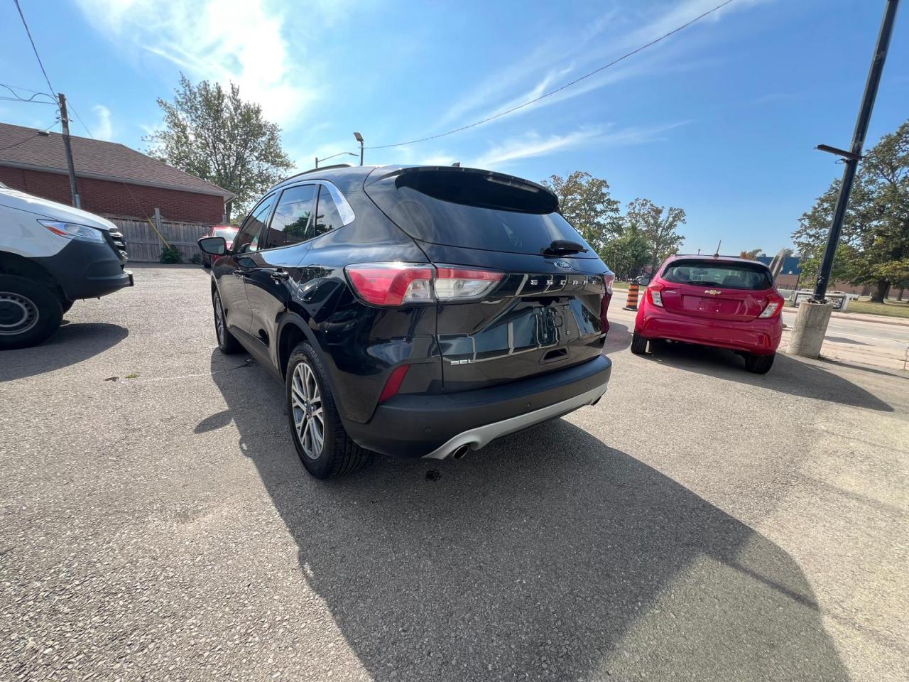 2021 Ford Escape SEL Photo2