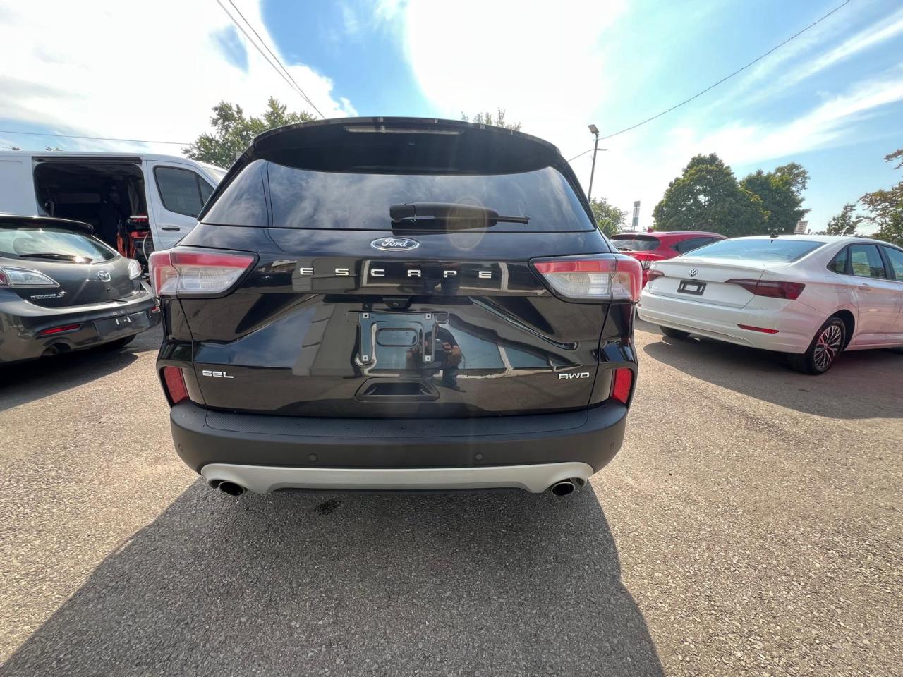 2021 Ford Escape SEL Photo3