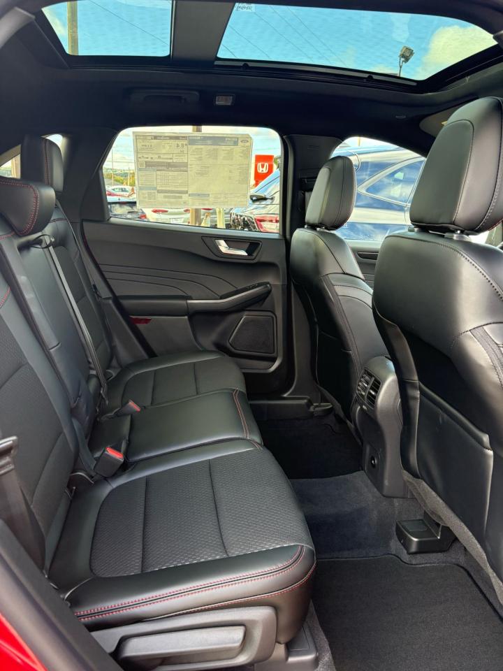 2025 Ford Escape ST-Line Photo5