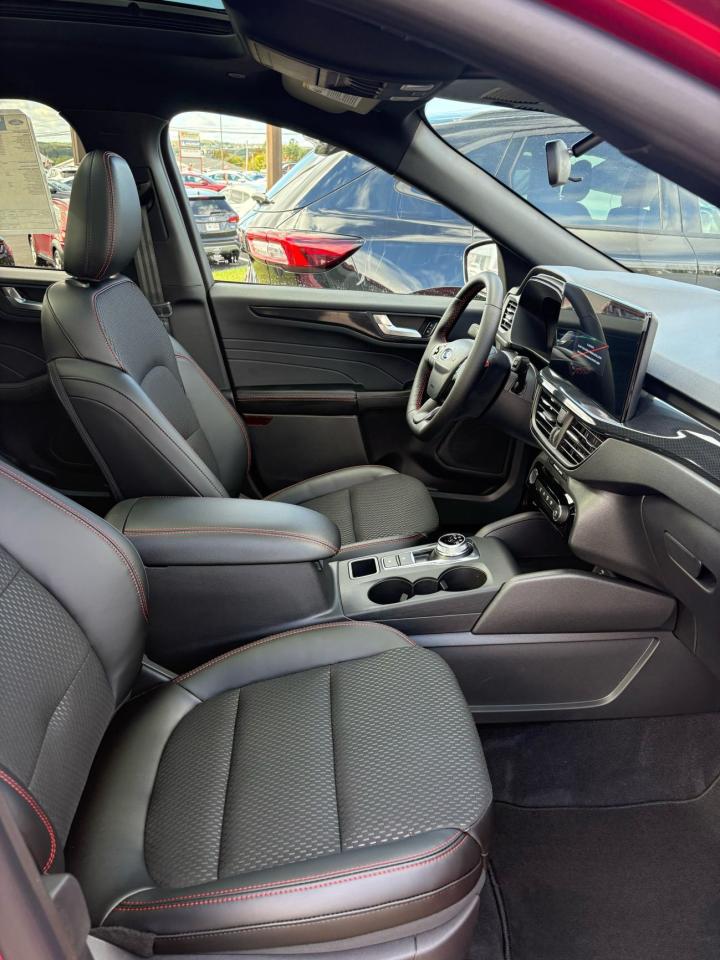 2025 Ford Escape ST-Line Photo5