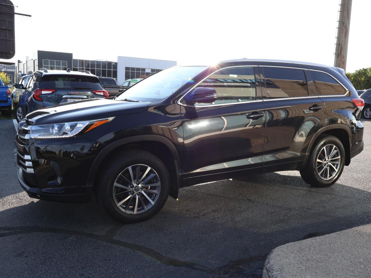 2017 Toyota Highlander XLE AWD CERTIFIED *TOYOTA MAINTAIN*7 SEATS* CAMERA NAV BLUETOOTH LEATHER HEATED SEATS SUNROOF CRUISE ALLOYS - Photo #3