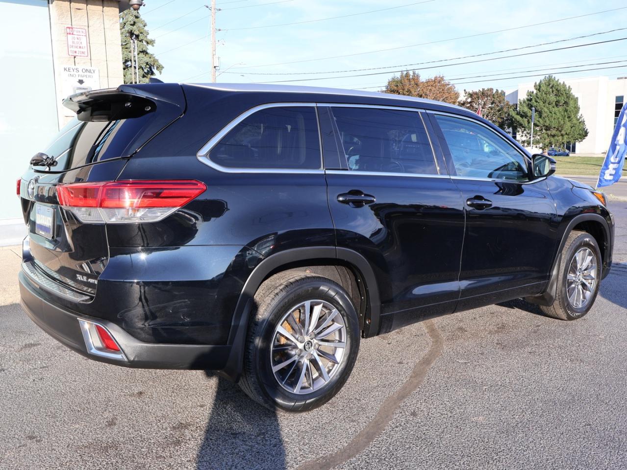 2017 Toyota Highlander XLE AWD CERTIFIED *TOYOTA MAINTAIN*7 SEATS* CAMERA NAV BLUETOOTH LEATHER HEATED SEATS SUNROOF CRUISE ALLOYS - Photo #7
