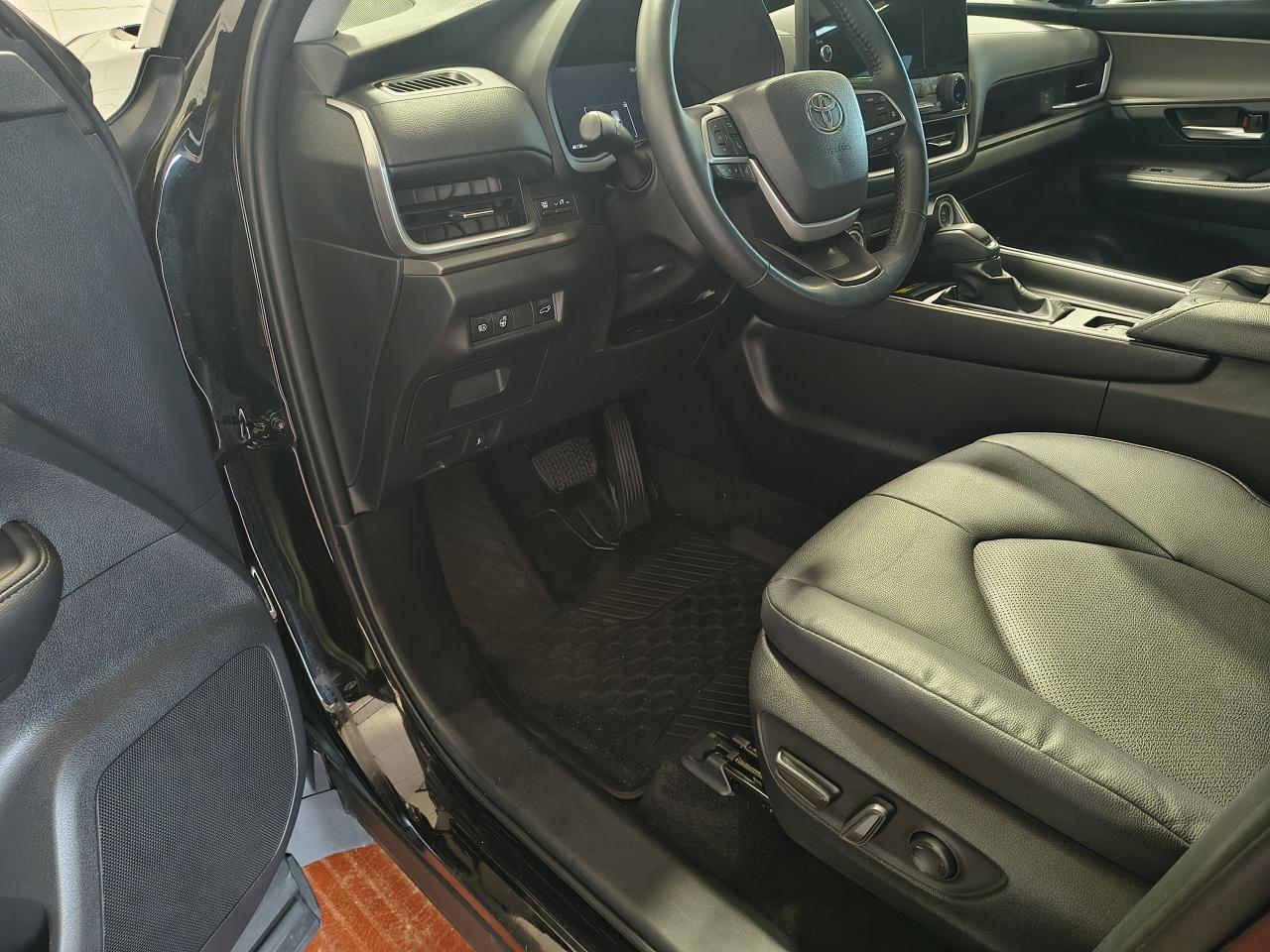 2024 Toyota Grand Highlander XLE Photo0