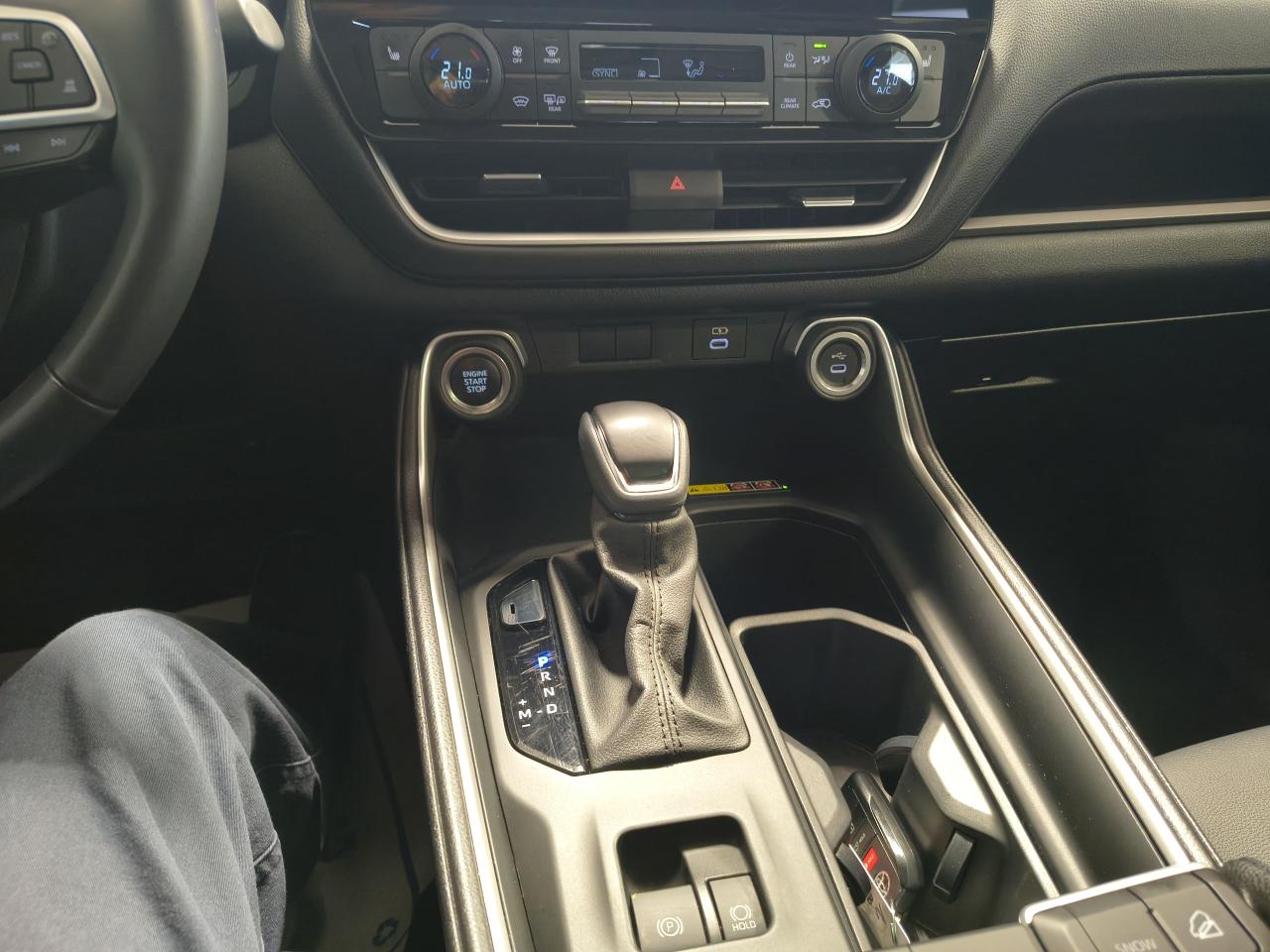 2024 Toyota Grand Highlander XLE Photo0