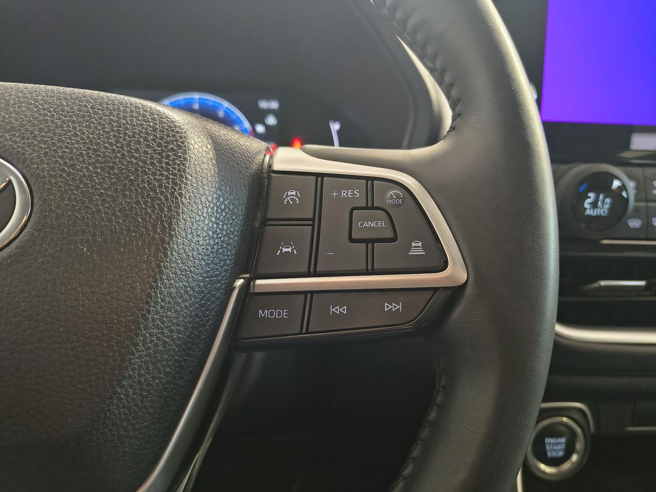 2024 Toyota Grand Highlander XLE Photo0