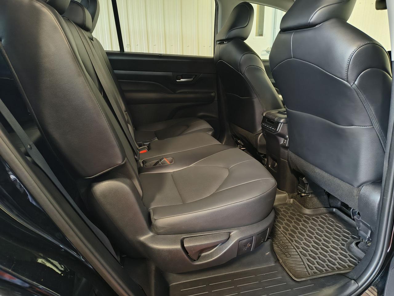 2024 Toyota Grand Highlander XLE Photo0