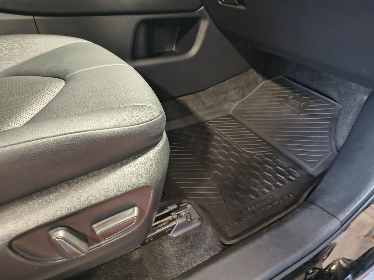 2024 Toyota Grand Highlander XLE Photo0