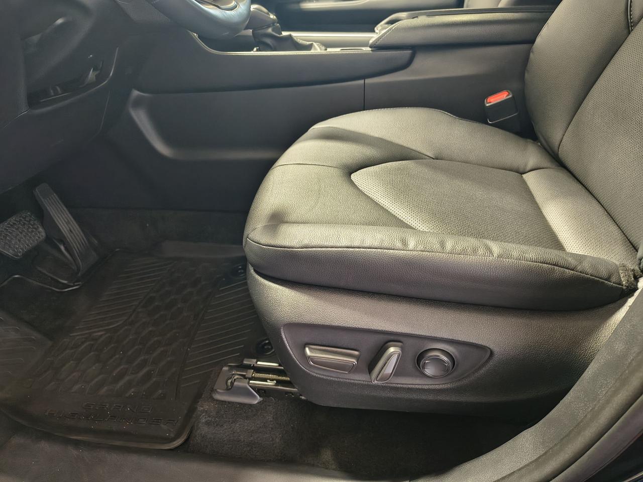 2024 Toyota Grand Highlander XLE Photo0