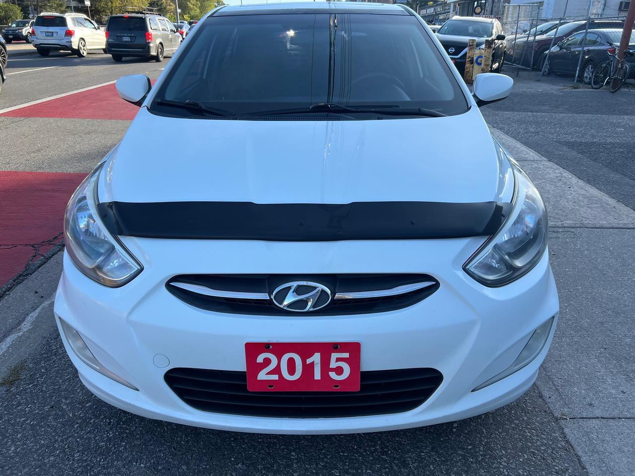 2015 Hyundai Accent SE-EXTRA CLEAN-HEATED SEATS-BLUTOOTH Photo