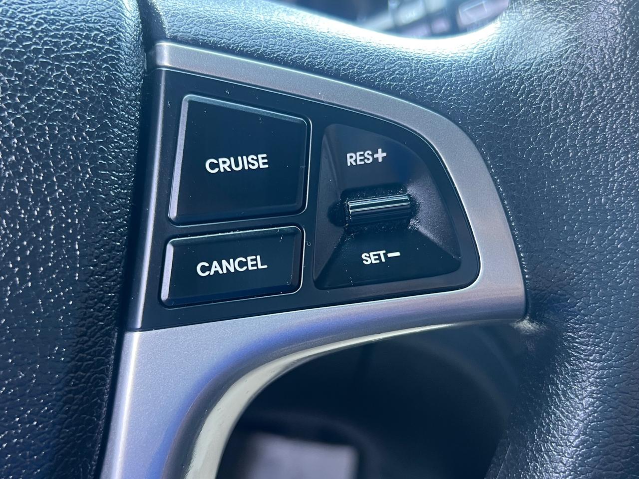 2015 Hyundai Accent SE-EXTRA CLEAN-HEATED SEATS-BLUTOOTH Photo