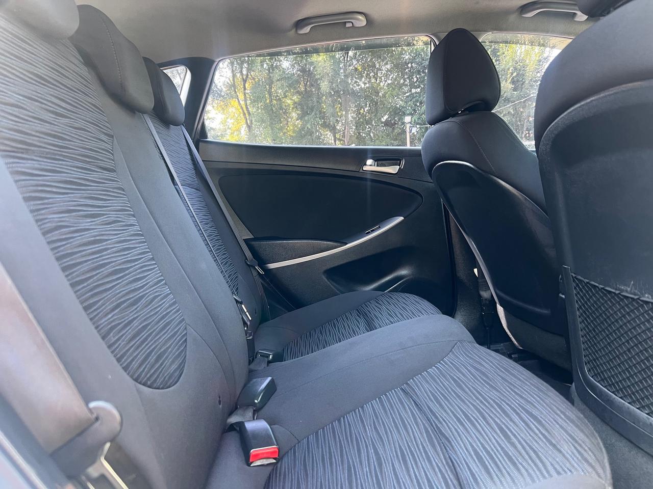 2015 Hyundai Accent SE-EXTRA CLEAN-HEATED SEATS-BLUTOOTH Photo