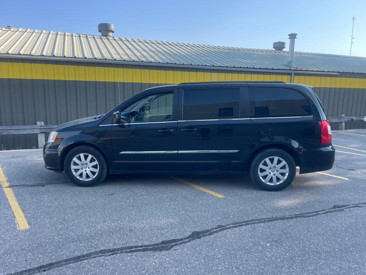 2015 Chrysler Town & Country TOURING - Photo #8
