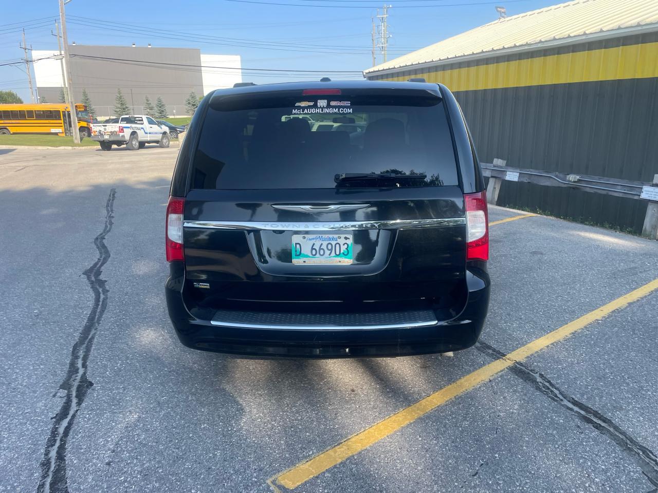2015 Chrysler Town & Country TOURING - Photo #6