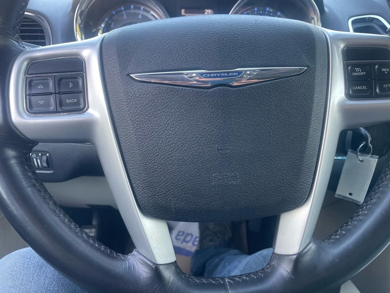 2015 Chrysler Town & Country TOURING - Photo #19