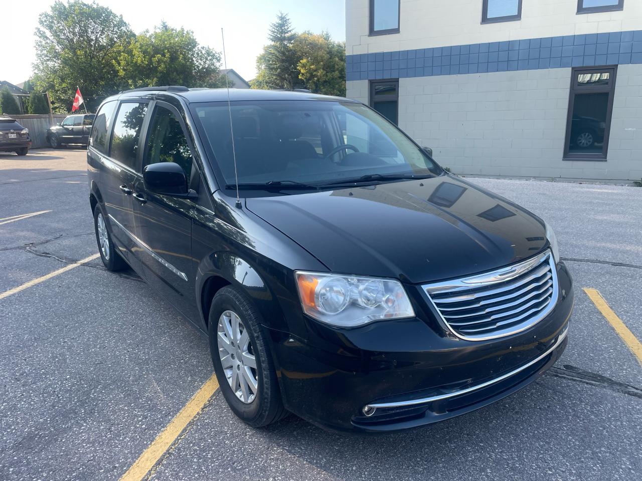 2015 Chrysler Town & Country TOURING - Photo #3