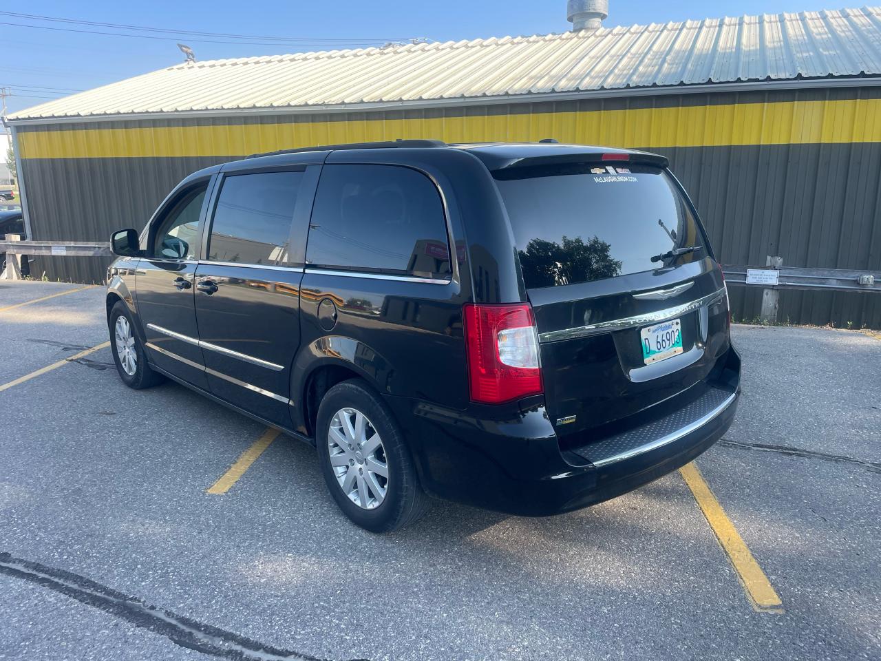 2015 Chrysler Town & Country TOURING - Photo #7