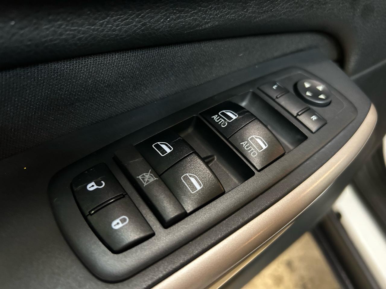 2017 Jeep Cherokee North - Photo #14