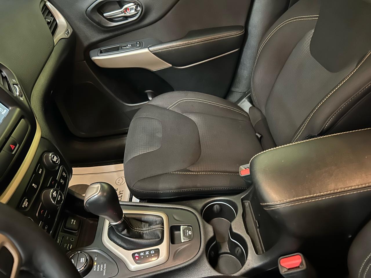 2017 Jeep Cherokee North - Photo #12