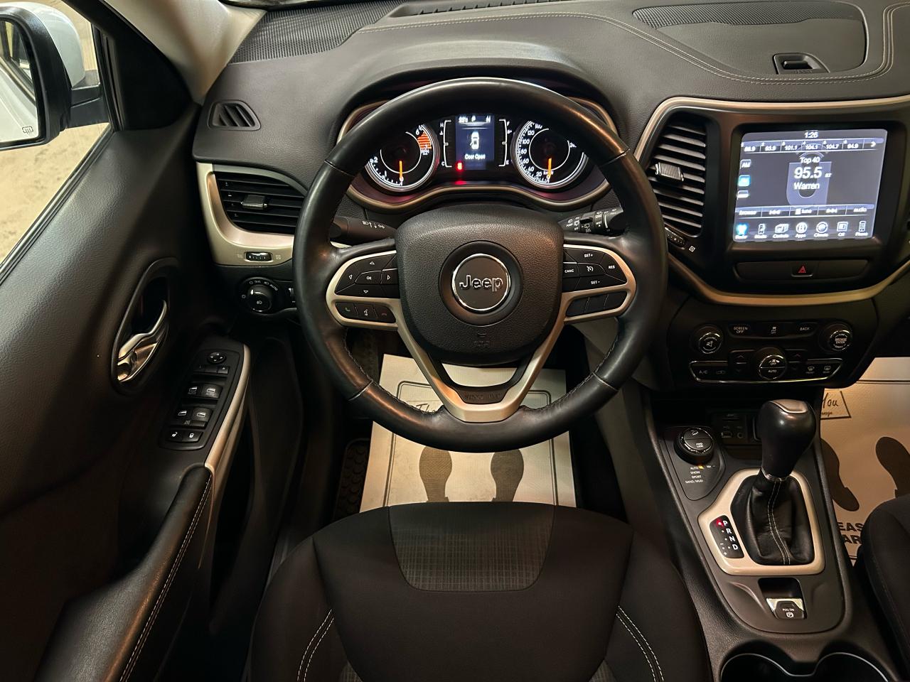 2017 Jeep Cherokee North - Photo #16