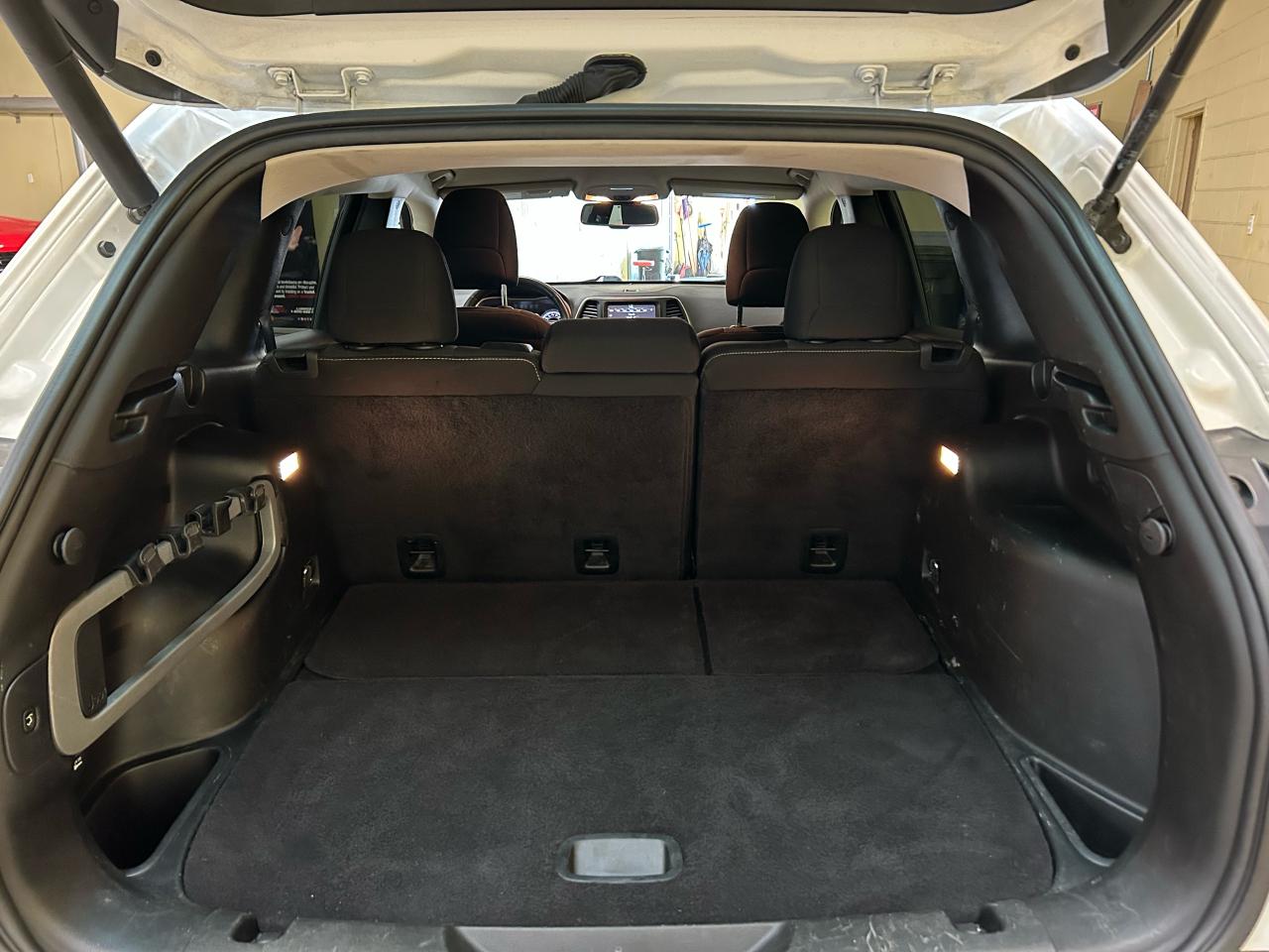 2017 Jeep Cherokee North - Photo #17