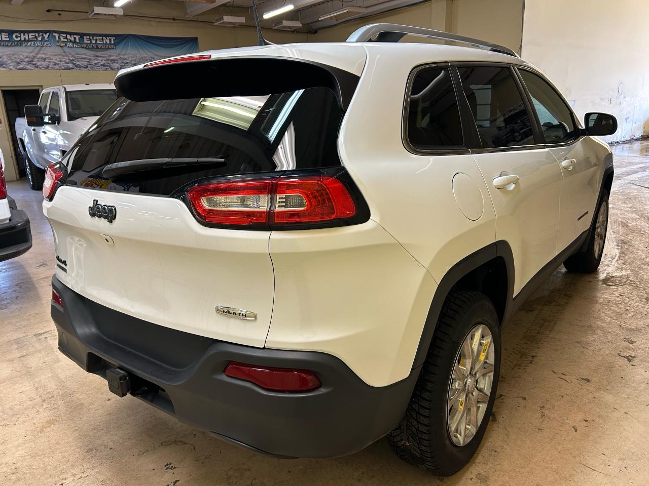 2017 Jeep Cherokee North - Photo #5