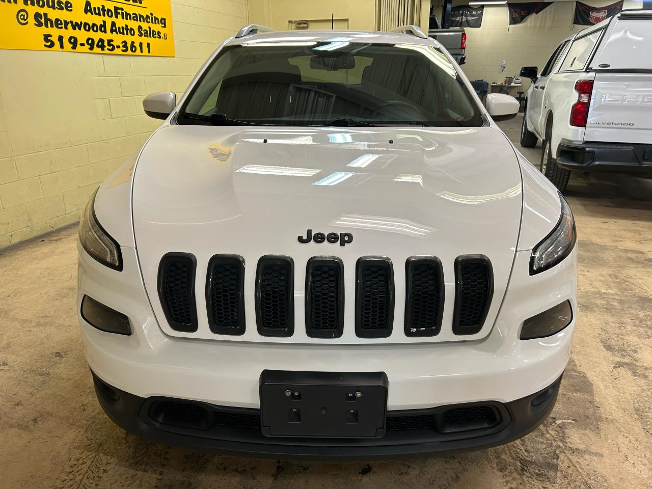 2017 Jeep Cherokee North - Photo #7