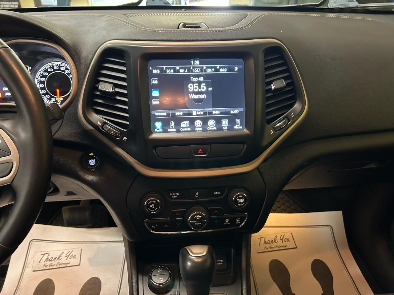 2017 Jeep Cherokee North - Photo #11