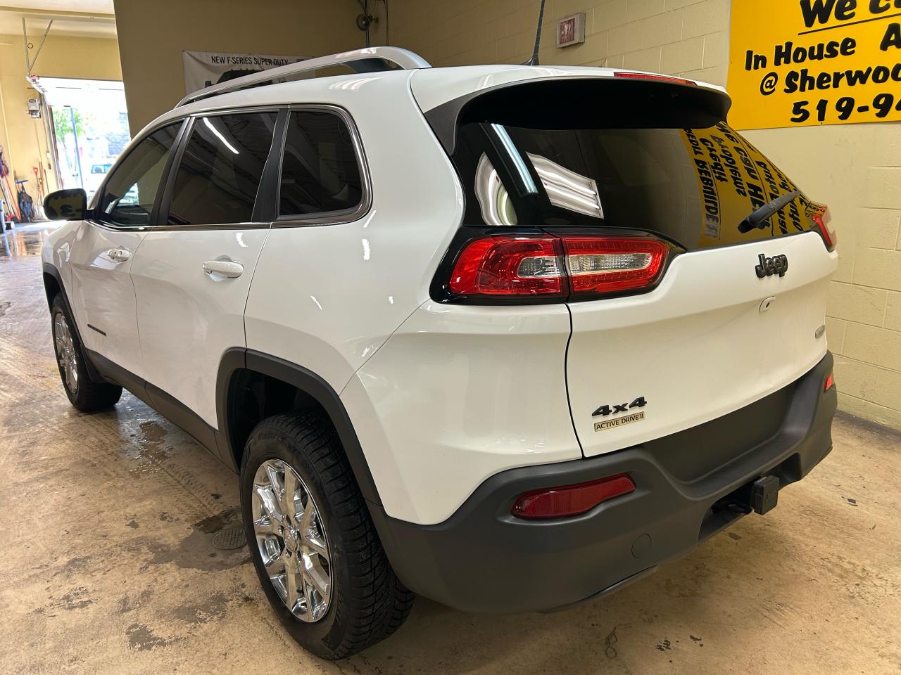 2017 Jeep Cherokee North - Photo #4