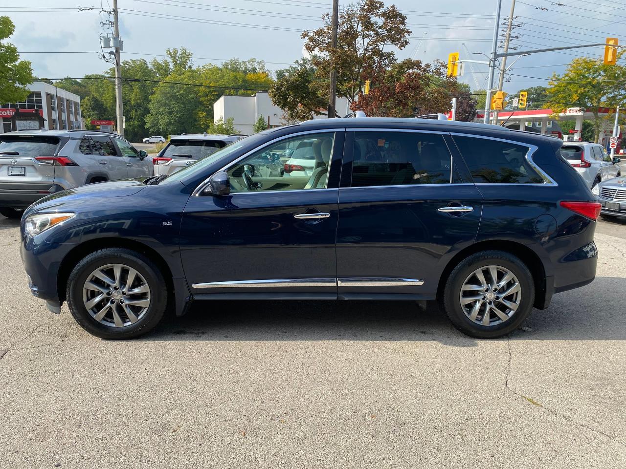 2015 Infiniti QX60 Premium - Photo #2