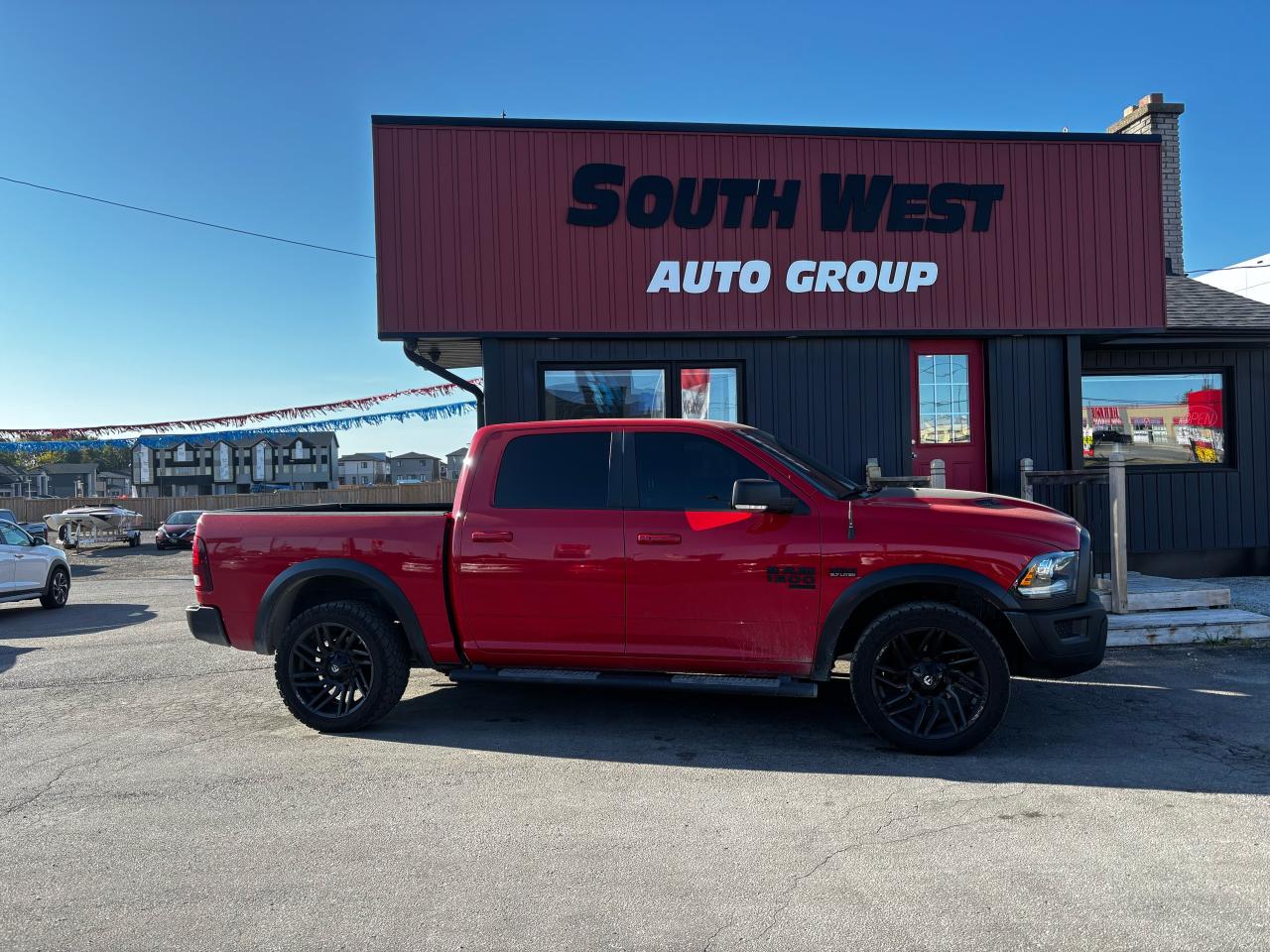 2021 RAM 1500 Classic WARLOCK 4X4 CREW CAB 5'7" BOX - Photo #2