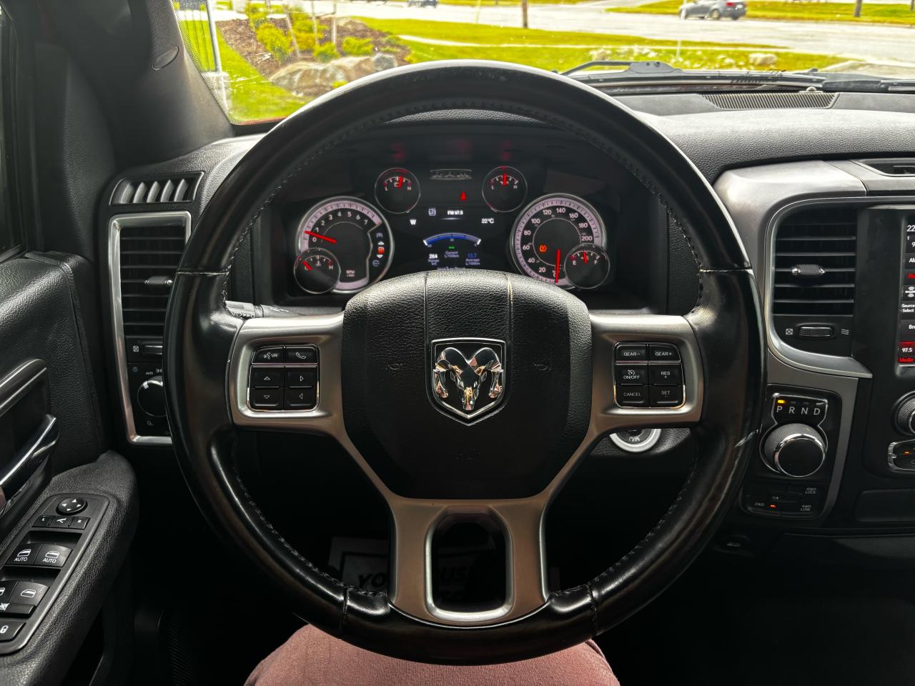 2021 RAM 1500 Classic WARLOCK 4X4 CREW CAB 5'7" BOX - Photo #12