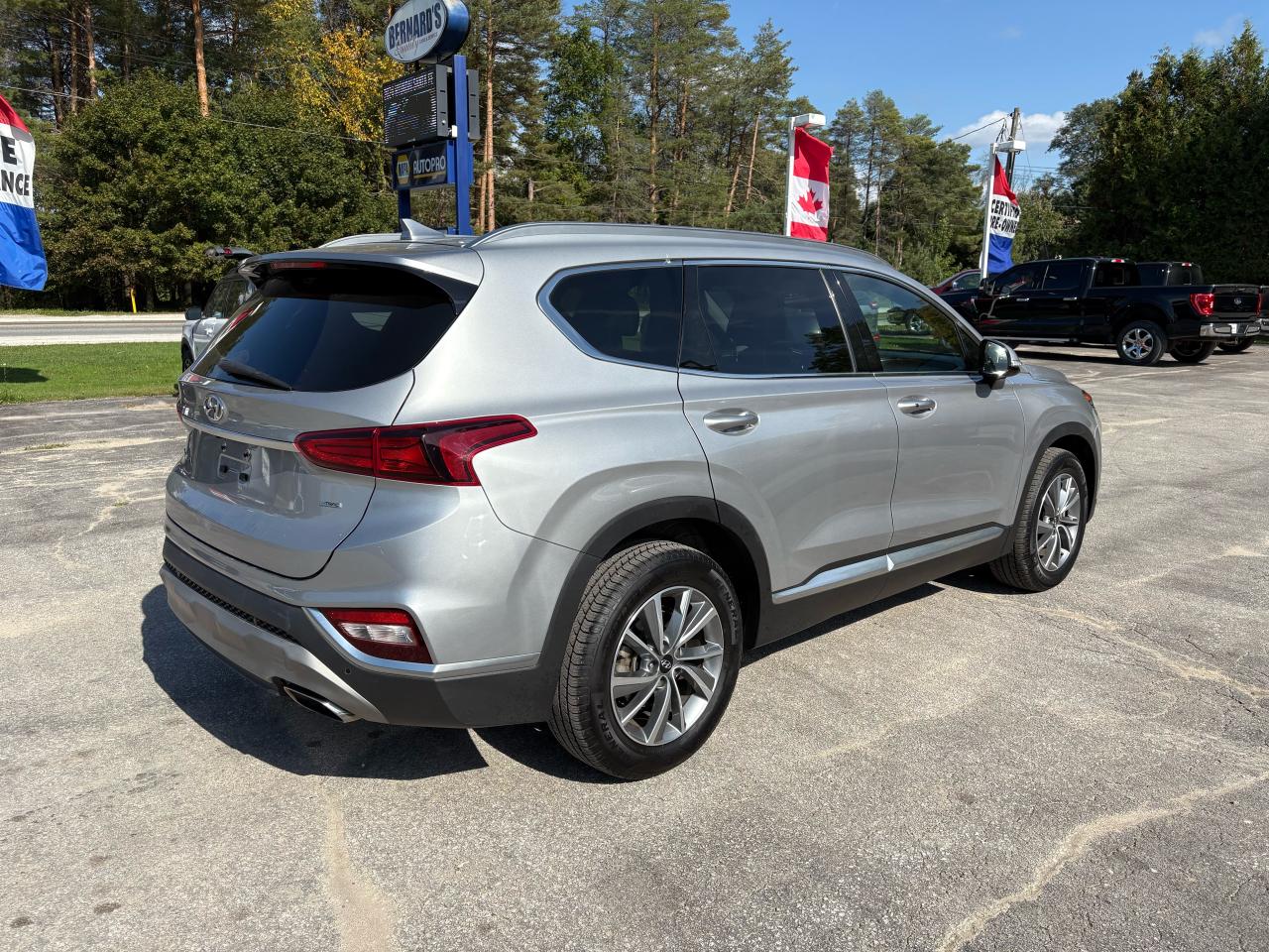2020 Hyundai Santa Fe 2.4L Preferred AWD Photo2