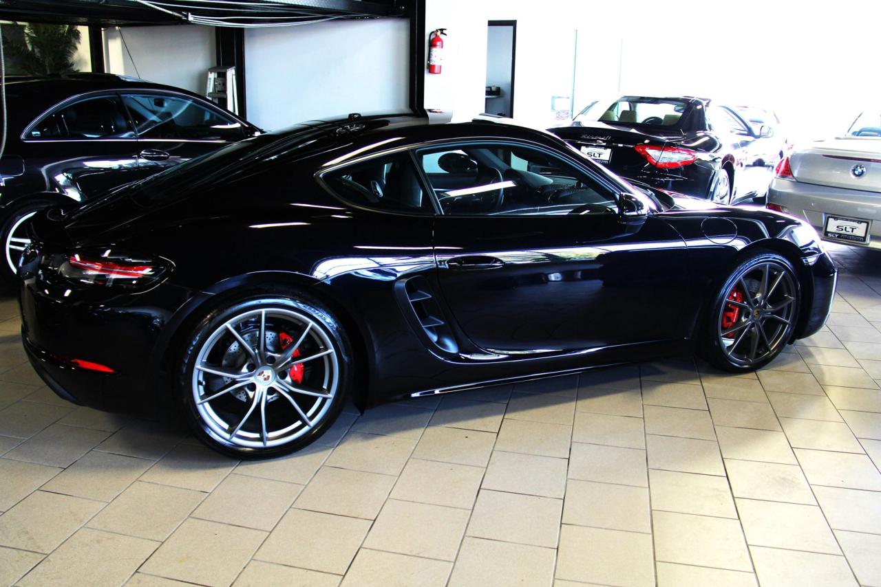 2024 Porsche 718 Cayman S Photo