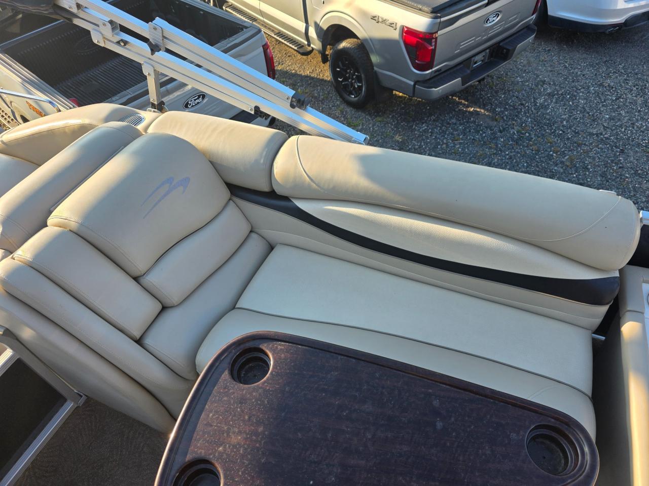 2012 - BENNINGTON BENNINGTON 2275RCW Photo