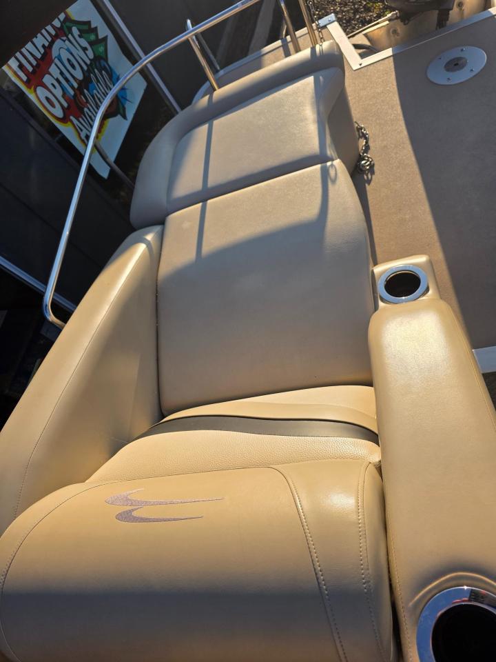 2012 - BENNINGTON BENNINGTON 2275RCW Photo