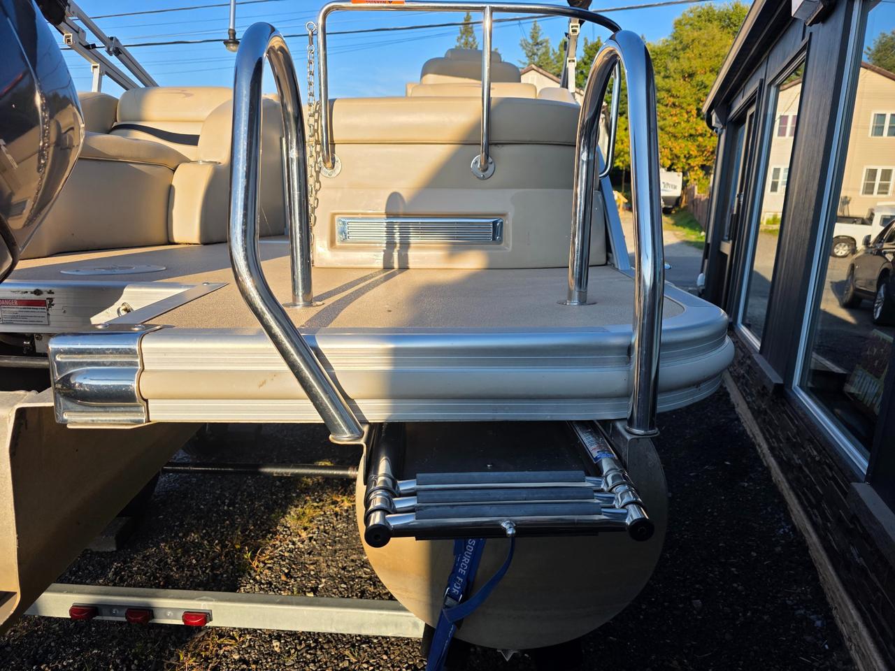 2012 - BENNINGTON BENNINGTON 2275RCW Photo