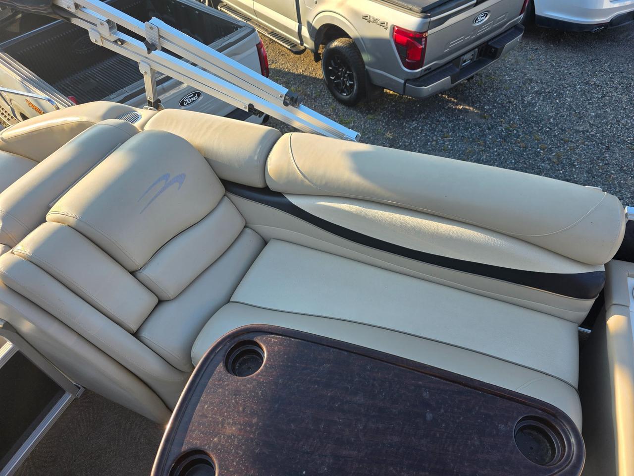 2012 - BENNINGTON BENNINGTON 2275RCW Photo