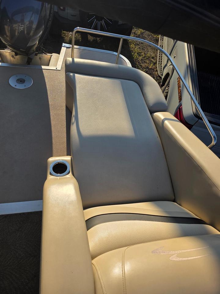 2012 - BENNINGTON BENNINGTON 2275RCW Photo