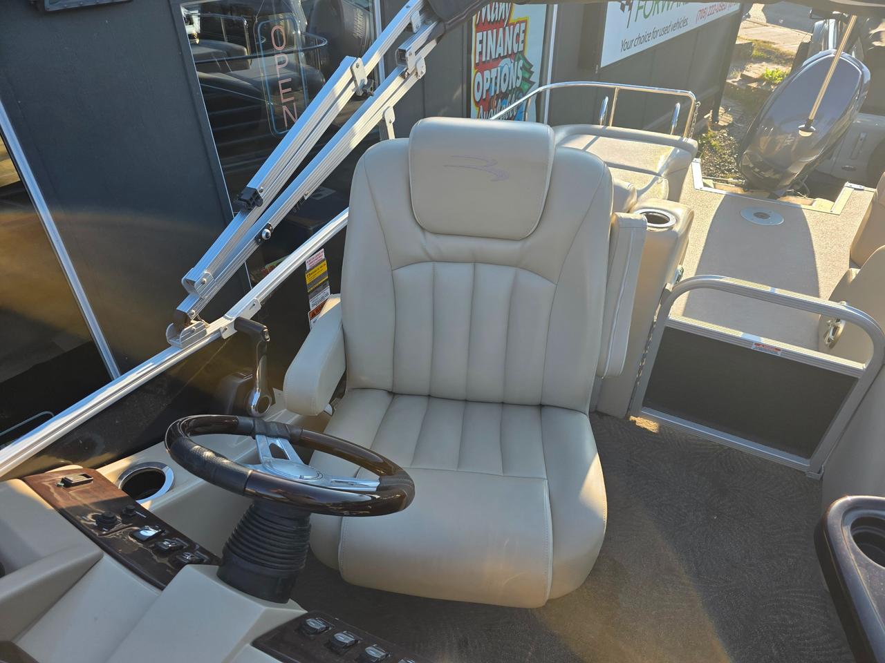 2012 - BENNINGTON BENNINGTON 2275RCW Photo