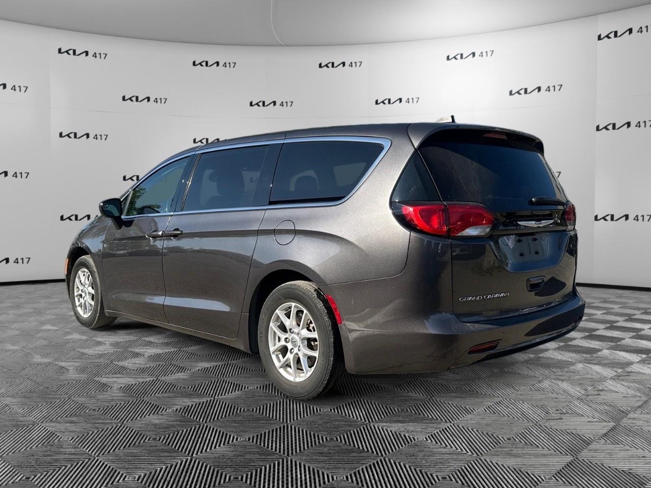 2023 Dodge Grand Caravan SXT 2WD Photo2