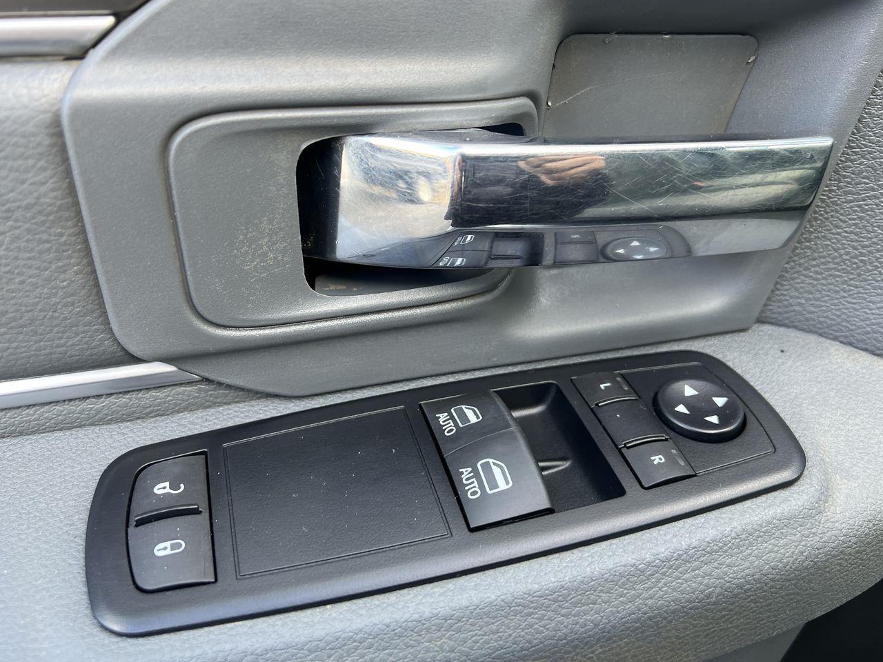 2016 RAM 5500 Chassis ST/SLT DUMP TRUCK!! Photo