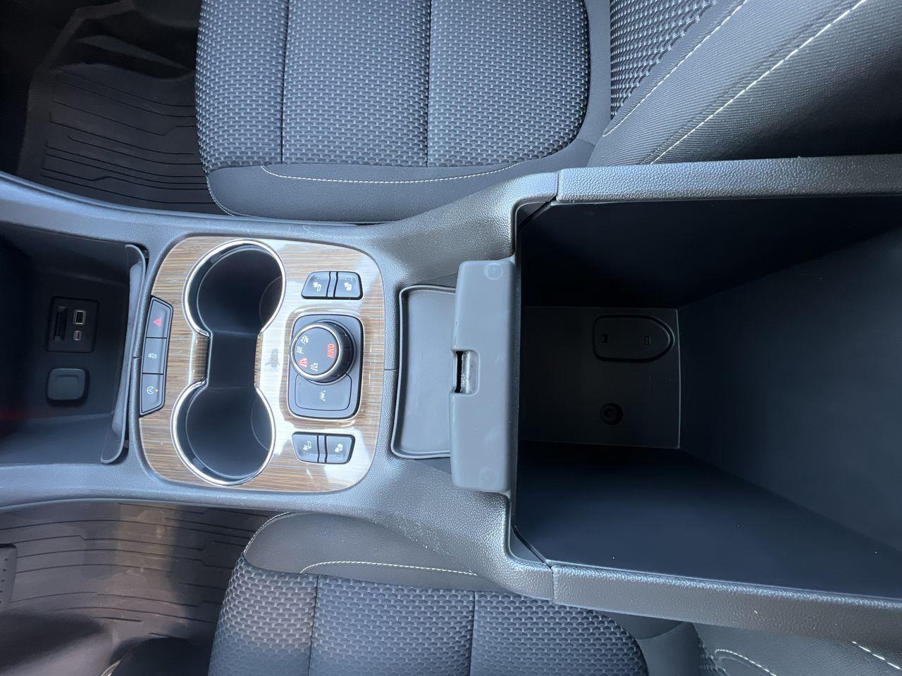 2023 GMC Acadia SLE AWD, 6 PASSENGER, SIRIUS XM, CRUISE CONTROL, BACK UP CAM, POWER LIFTGATE, REAR A/C!! Photo
