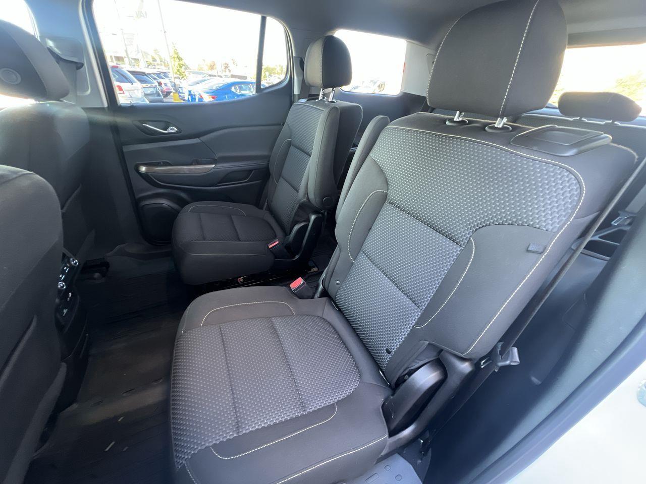 2023 GMC Acadia SLE AWD, 6 PASSENGER, SIRIUS XM, CRUISE CONTROL, BACK UP CAM, POWER LIFTGATE, REAR A/C!! Photo