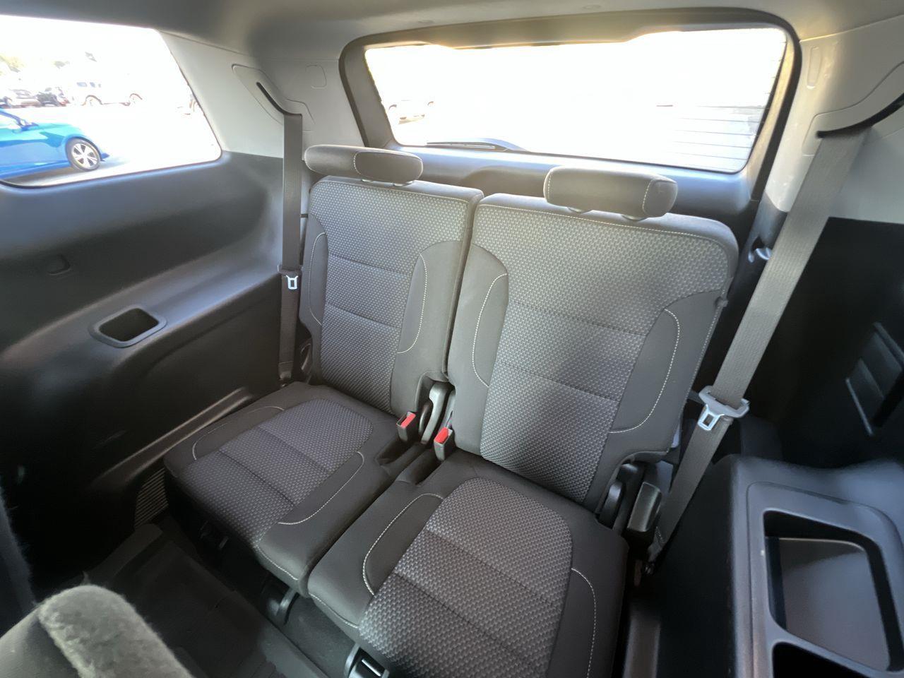 2023 GMC Acadia SLE AWD, 6 PASSENGER, SIRIUS XM, CRUISE CONTROL, BACK UP CAM, POWER LIFTGATE, REAR A/C!! Photo