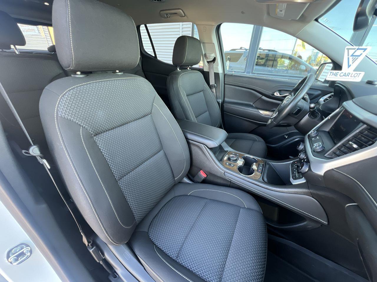 2023 GMC Acadia SLE AWD, 6 PASSENGER, SIRIUS XM, CRUISE CONTROL, BACK UP CAM, POWER LIFTGATE, REAR A/C!! Photo