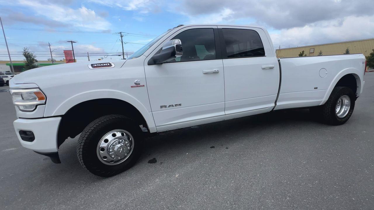 2022 RAM 3500 Laramie 4X4, LEATHER SEATS, SIRIUS XM, NAV, CRUISE CONTROL, BACK UP CAM!! Photo3