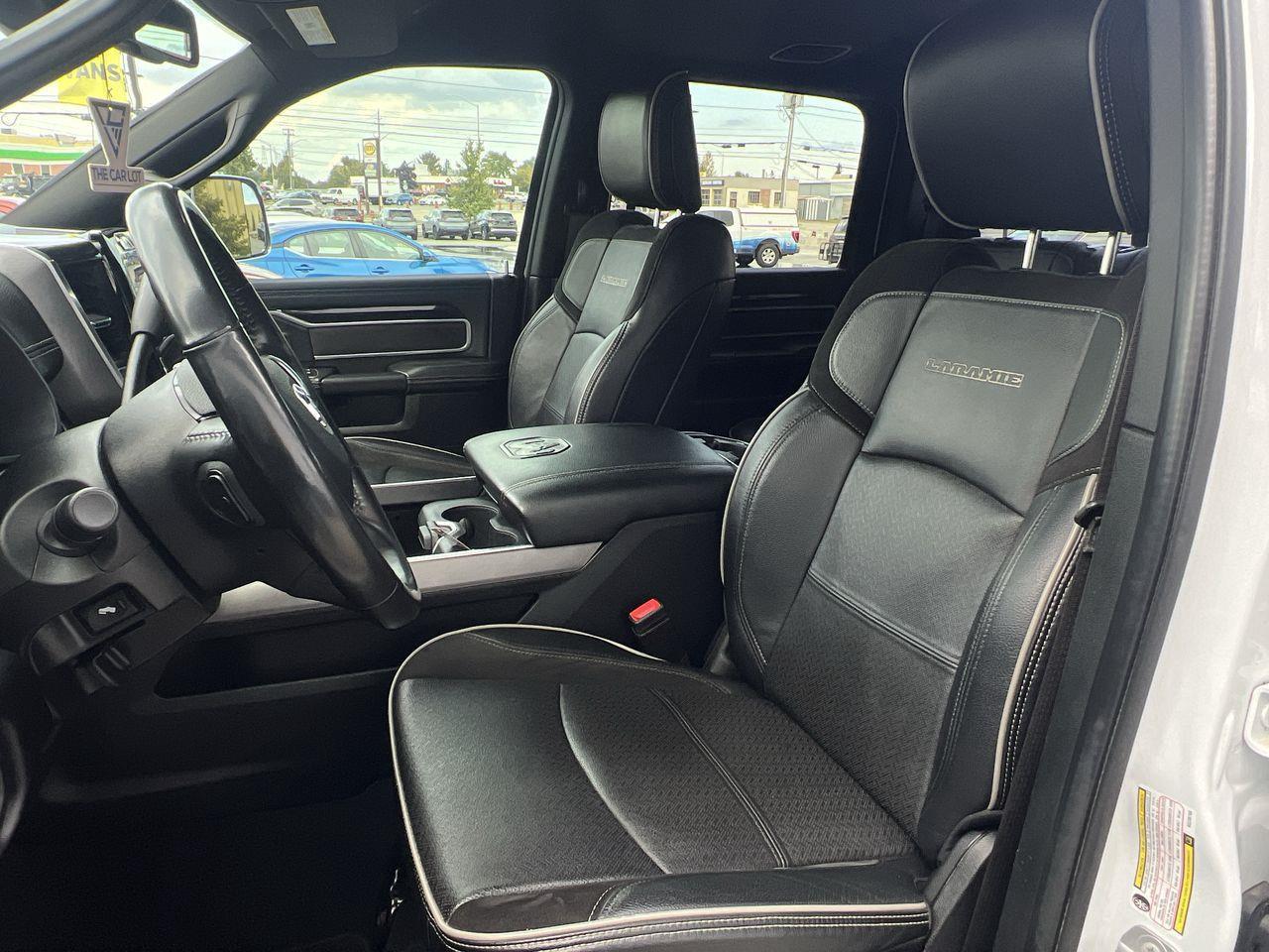 2022 RAM 3500 Laramie 4X4, LEATHER SEATS, SIRIUS XM, NAV, CRUISE CONTROL, BACK UP CAM!! Photo