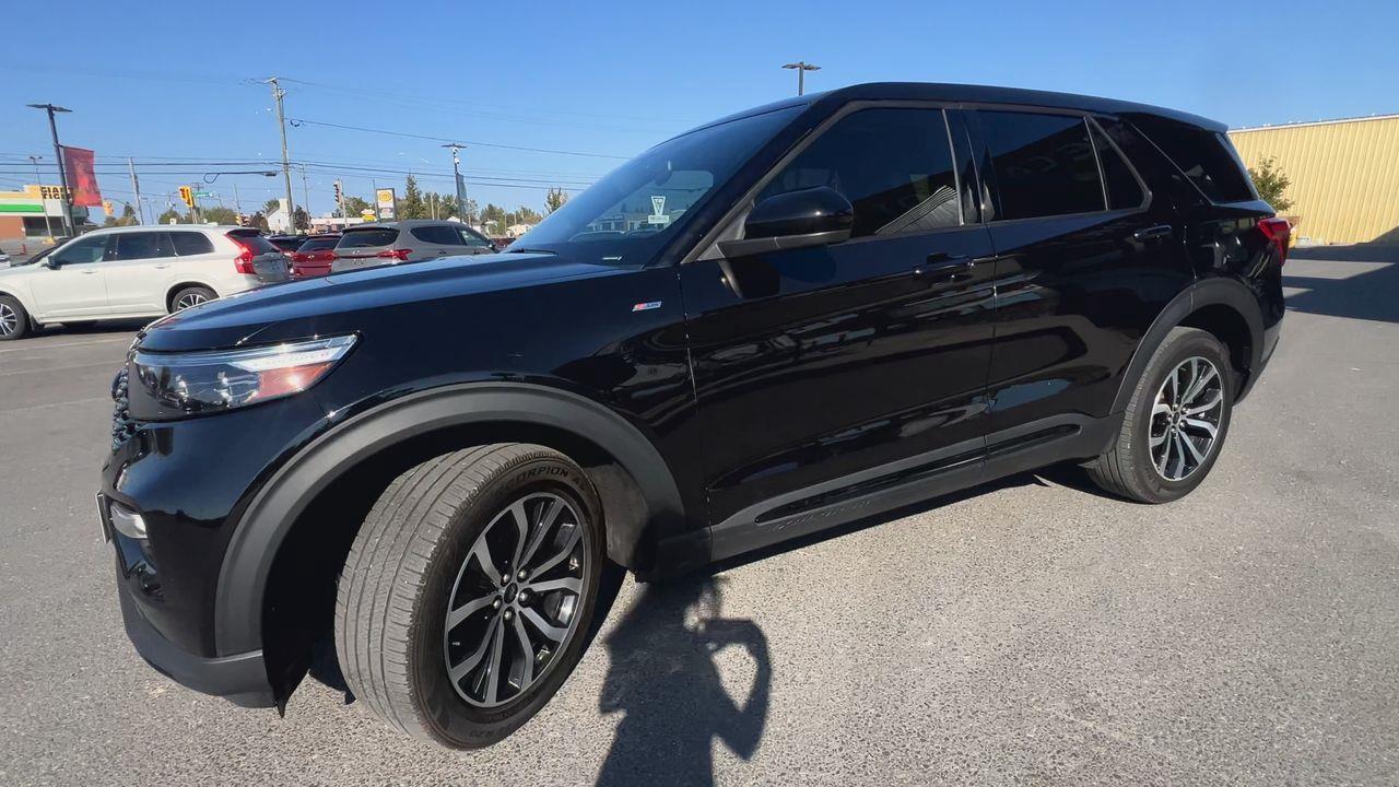 2022 Ford Explorer ST-Line AWD, 7 PASSENGER, LEATHER SEATS, MOONROOF, NAV, SIRIUS XM, CRUISE CONTROL, POWER LIFTGATE, REMOTE ST Photo3