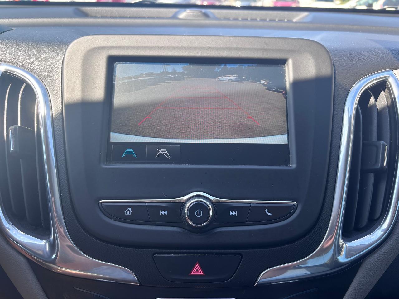 2018 Chevrolet Equinox GREAT DEAL SUPER CLEAN! - Photo #17