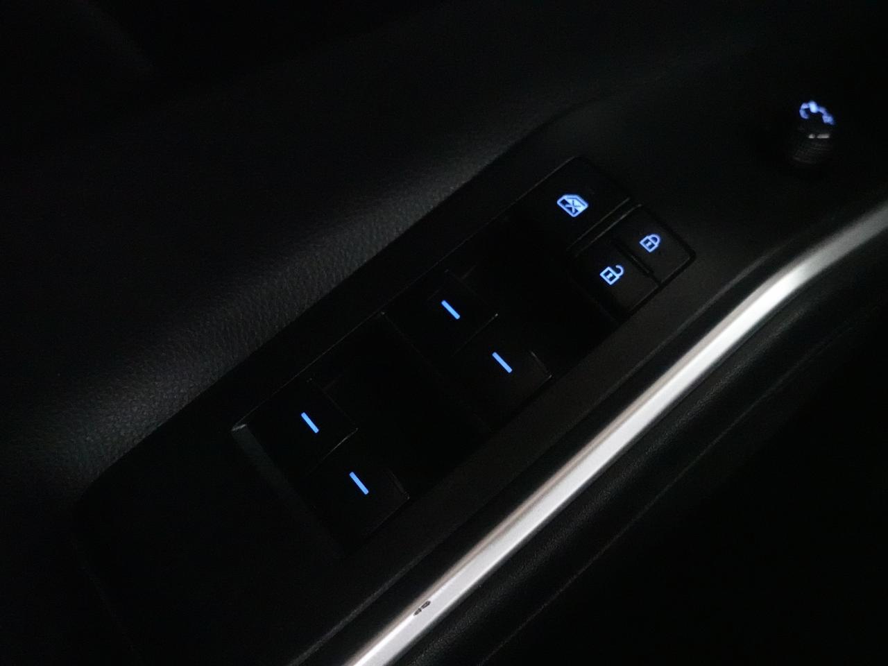 2020 Toyota Highlander XLE | AWD | Leather | Sunroof | BSM | CarPlay